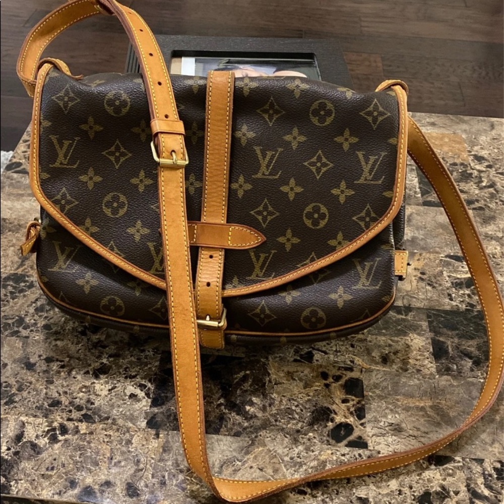 Louis Vuitton saumur 30